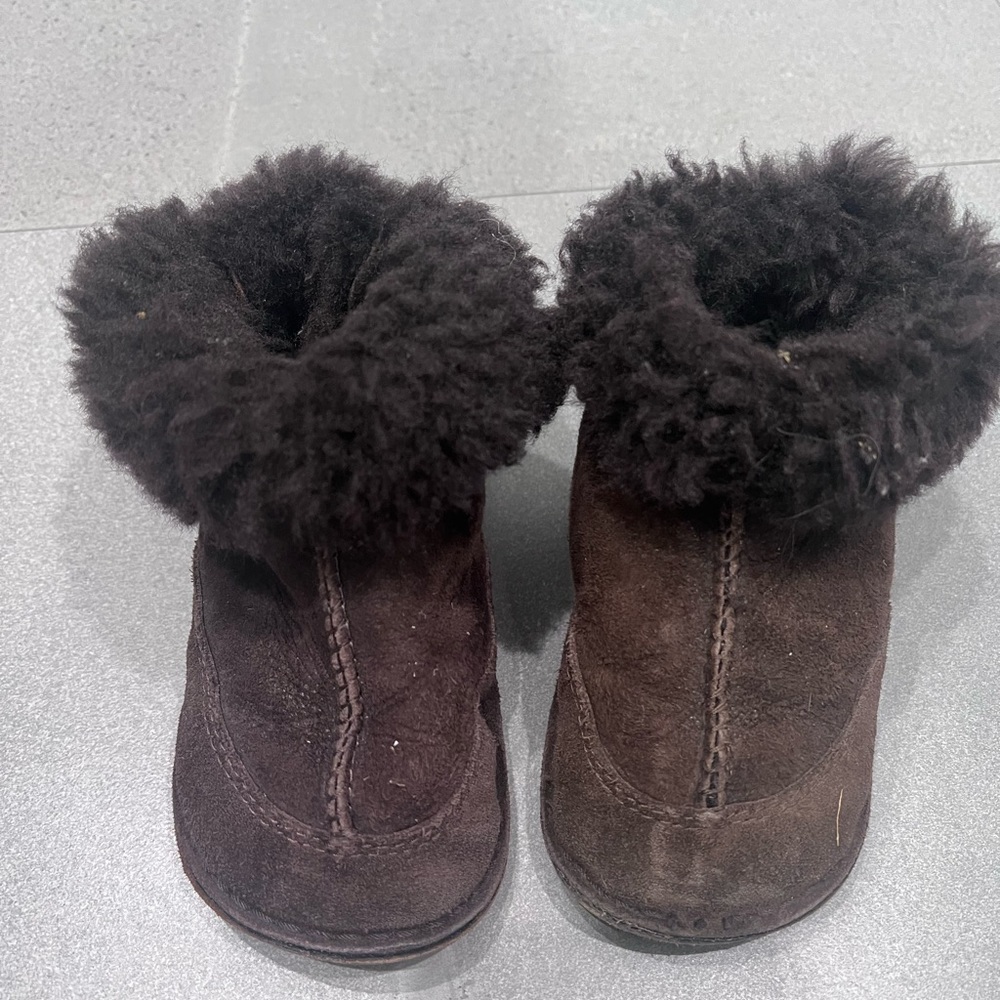 Ugg baby booties size Large